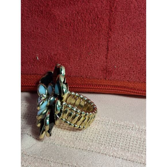 Flower Ring Black and White Adjustable - Picture 2 of 4